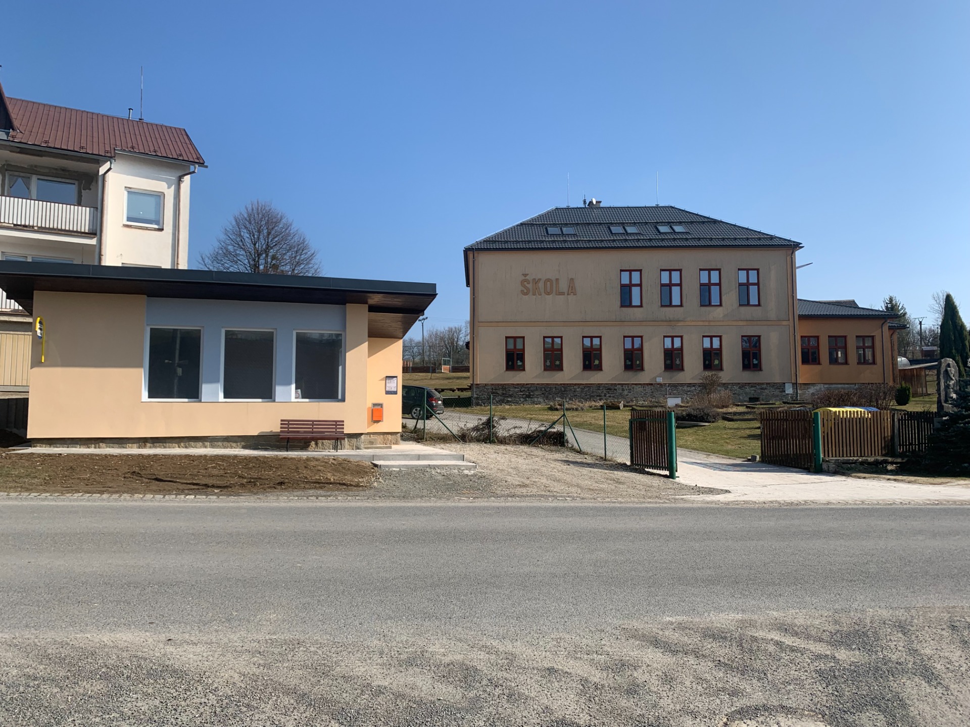 Oprava autobusové zastávky v Mladoňově